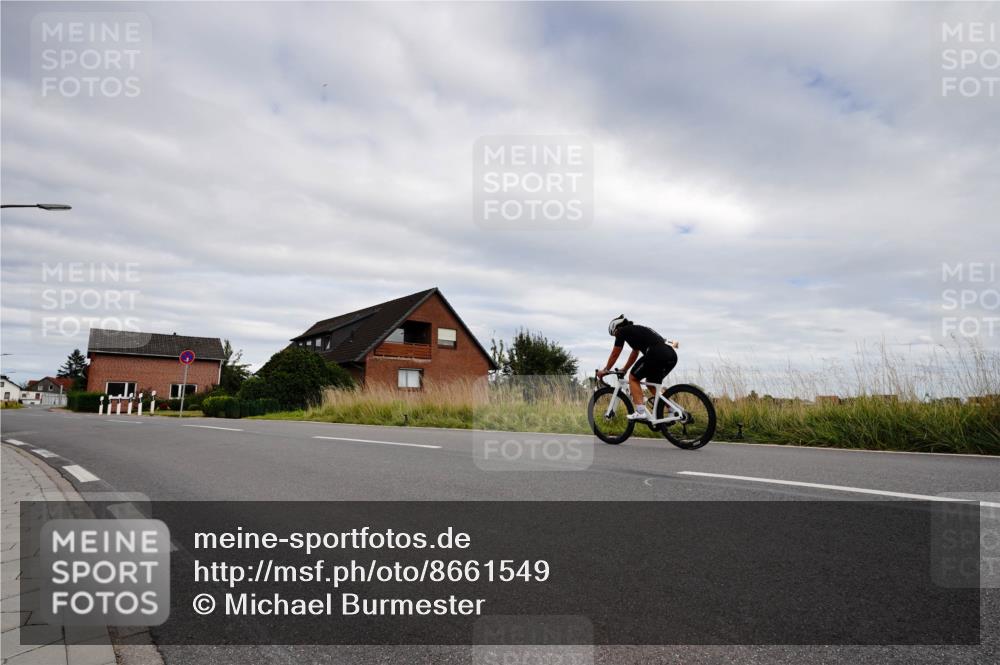 31.08.2025 - Elbe Triathlon Hamburg Michael Burmester http://msf.ph/oto/8661549 31.08.2025 16:12:03 Radfahren  meine-sportfotos.de