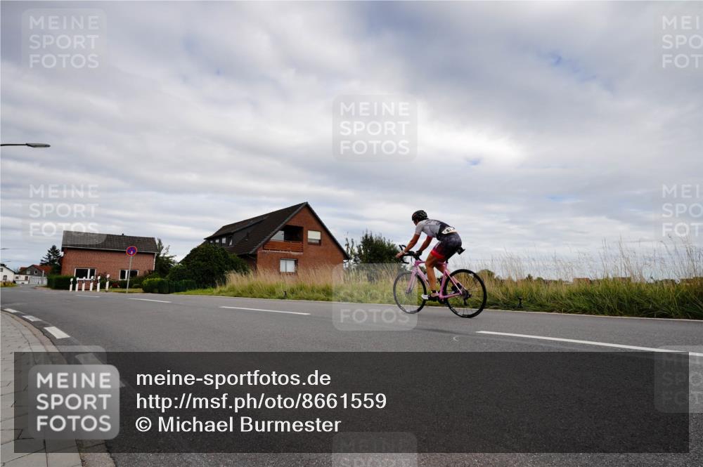 31.08.2025 - Elbe Triathlon Hamburg Michael Burmester http://msf.ph/oto/8661559 31.08.2025 16:12:27 Radfahren  meine-sportfotos.de
