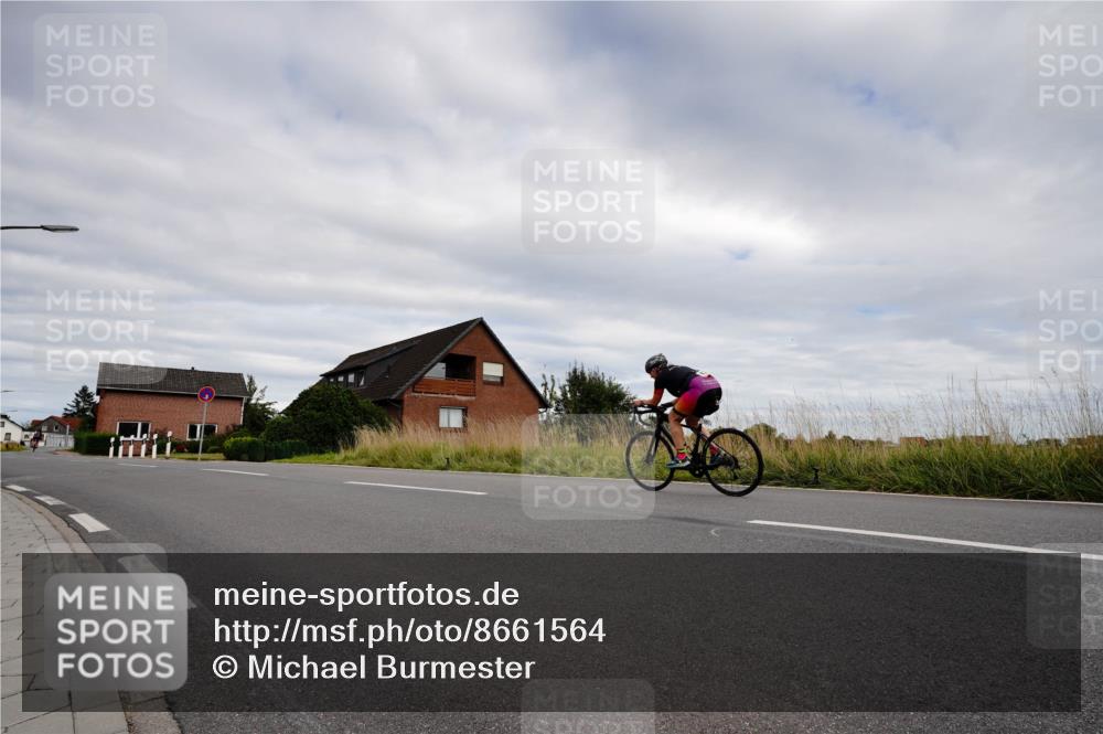 31.08.2025 - Elbe Triathlon Hamburg Michael Burmester http://msf.ph/oto/8661564 31.08.2025 16:12:33 Radfahren  meine-sportfotos.de