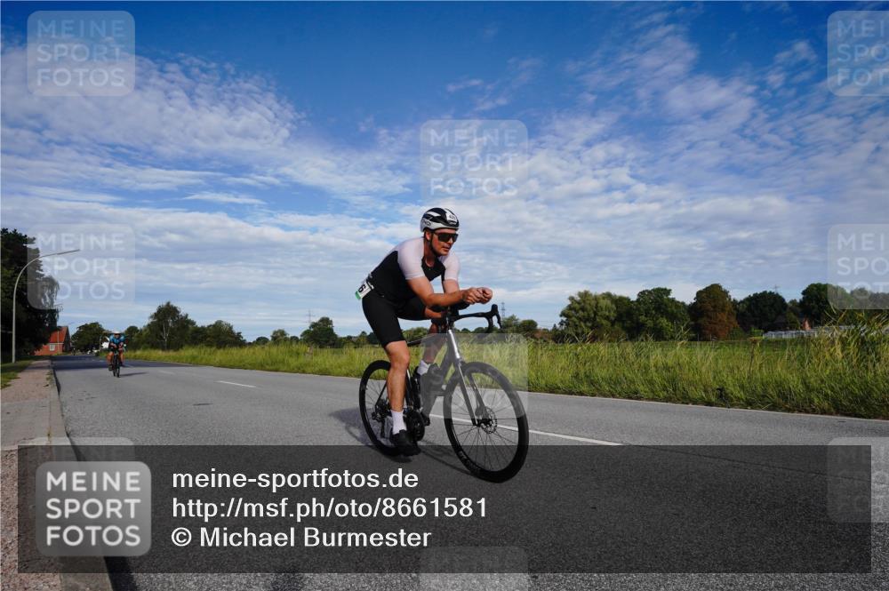 31.08.2025 - Elbe Triathlon Hamburg Michael Burmester http://msf.ph/oto/8661581 31.08.2025 09:09:10 Radfahren 199, 302, 426, 430 meine-sportfotos.de