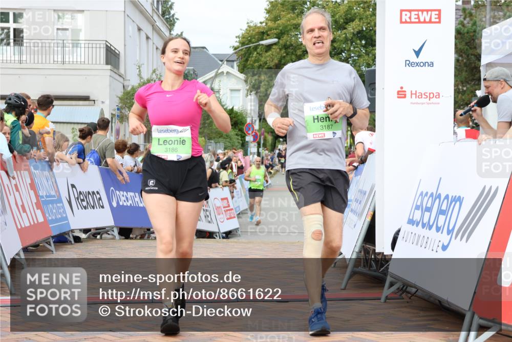 31.08.2025 - 21. Blankeneser Heldenlauf Strokosch-Dieckow http://msf.ph/oto/8661622 31.08.2025 11:23:38 Ziel 3186, 3187 meine-sportfotos.de