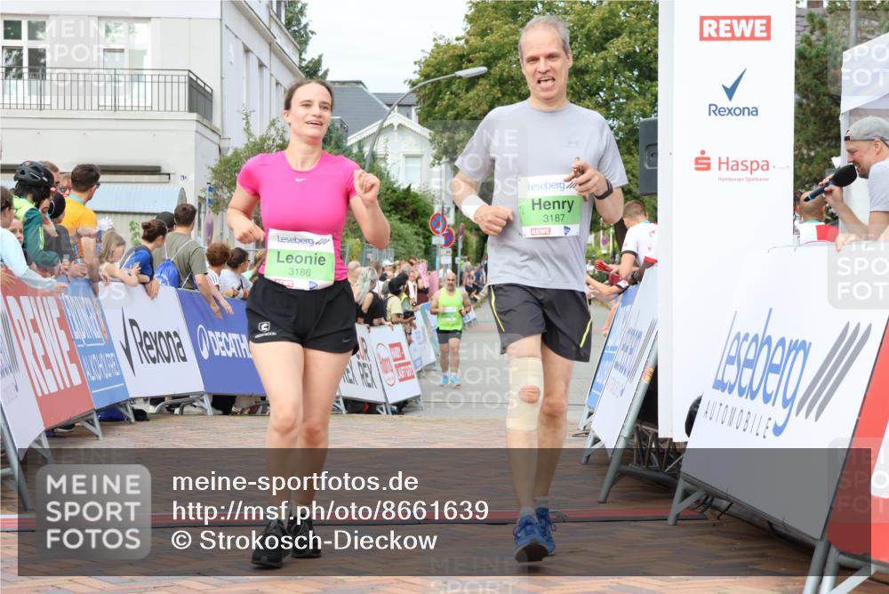 31.08.2025 - 21. Blankeneser Heldenlauf Strokosch-Dieckow http://msf.ph/oto/8661639 31.08.2025 11:23:38 Ziel 3186, 3187 meine-sportfotos.de