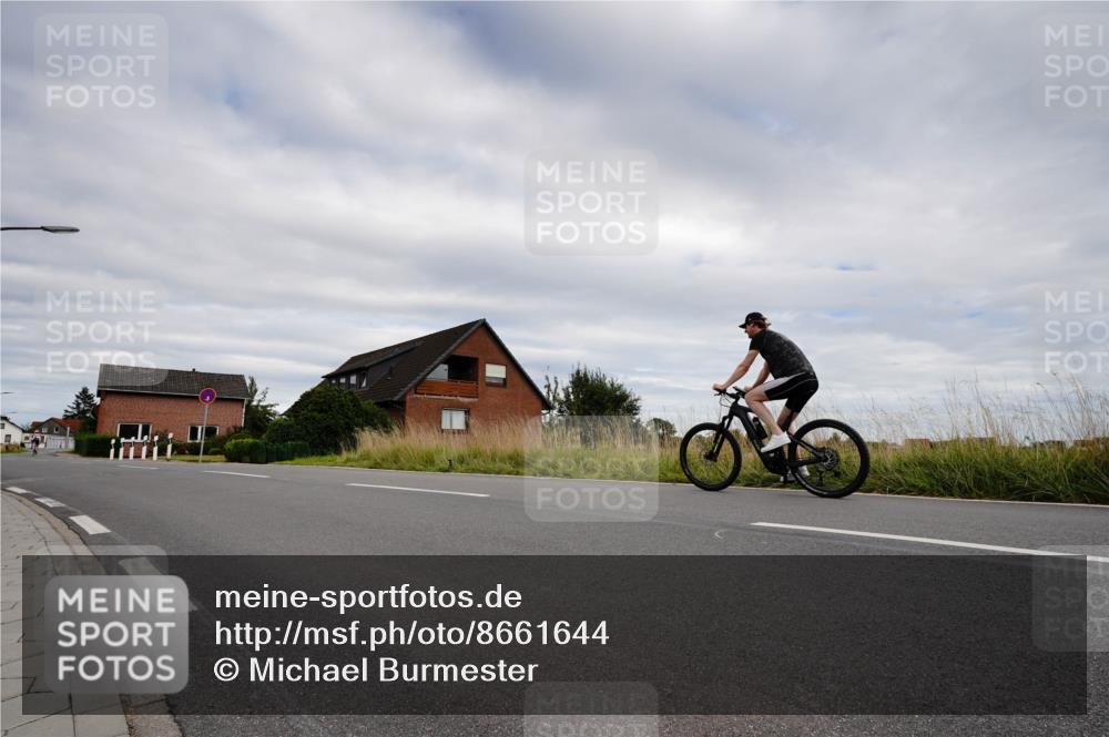 31.08.2025 - Elbe Triathlon Hamburg Michael Burmester http://msf.ph/oto/8661644 31.08.2025 16:14:15 Radfahren  meine-sportfotos.de