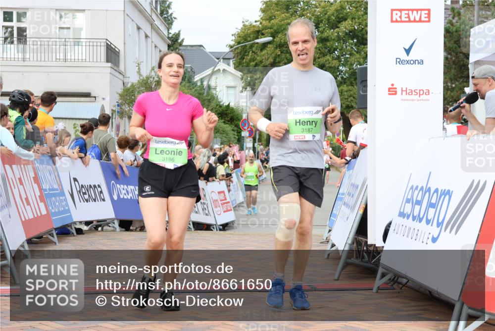 31.08.2025 - 21. Blankeneser Heldenlauf Strokosch-Dieckow http://msf.ph/oto/8661650 31.08.2025 11:23:38 Ziel 3186, 3187 meine-sportfotos.de