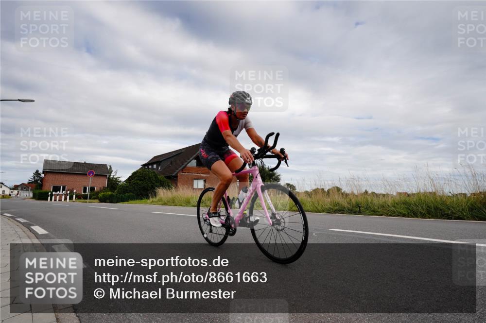 31.08.2025 - Elbe Triathlon Hamburg Michael Burmester http://msf.ph/oto/8661663 31.08.2025 16:15:15 Radfahren  meine-sportfotos.de