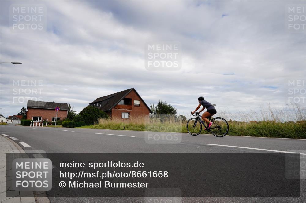 31.08.2025 - Elbe Triathlon Hamburg Michael Burmester http://msf.ph/oto/8661668 31.08.2025 16:15:20 Radfahren  meine-sportfotos.de