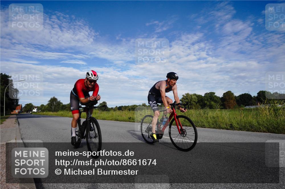31.08.2025 - Elbe Triathlon Hamburg Michael Burmester http://msf.ph/oto/8661674 31.08.2025 09:10:25 Radfahren 180, 335, 470 meine-sportfotos.de