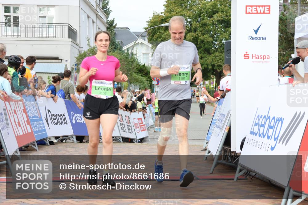 31.08.2025 - 21. Blankeneser Heldenlauf Strokosch-Dieckow http://msf.ph/oto/8661686 31.08.2025 11:23:38 Ziel 3186, 3187 meine-sportfotos.de