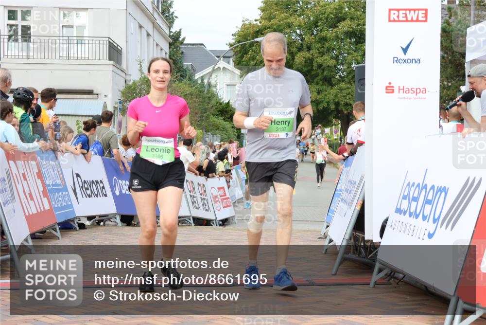 31.08.2025 - 21. Blankeneser Heldenlauf Strokosch-Dieckow http://msf.ph/oto/8661695 31.08.2025 11:23:38 Ziel 3186, 3187 meine-sportfotos.de