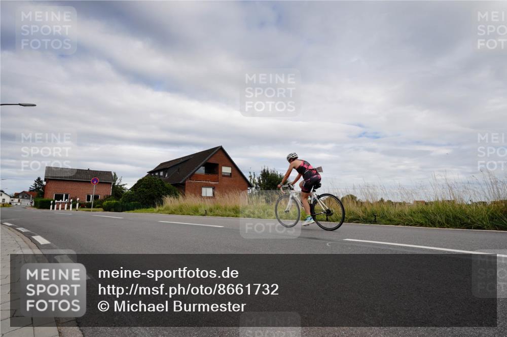 31.08.2025 - Elbe Triathlon Hamburg Michael Burmester http://msf.ph/oto/8661732 31.08.2025 16:17:35 Radfahren  meine-sportfotos.de