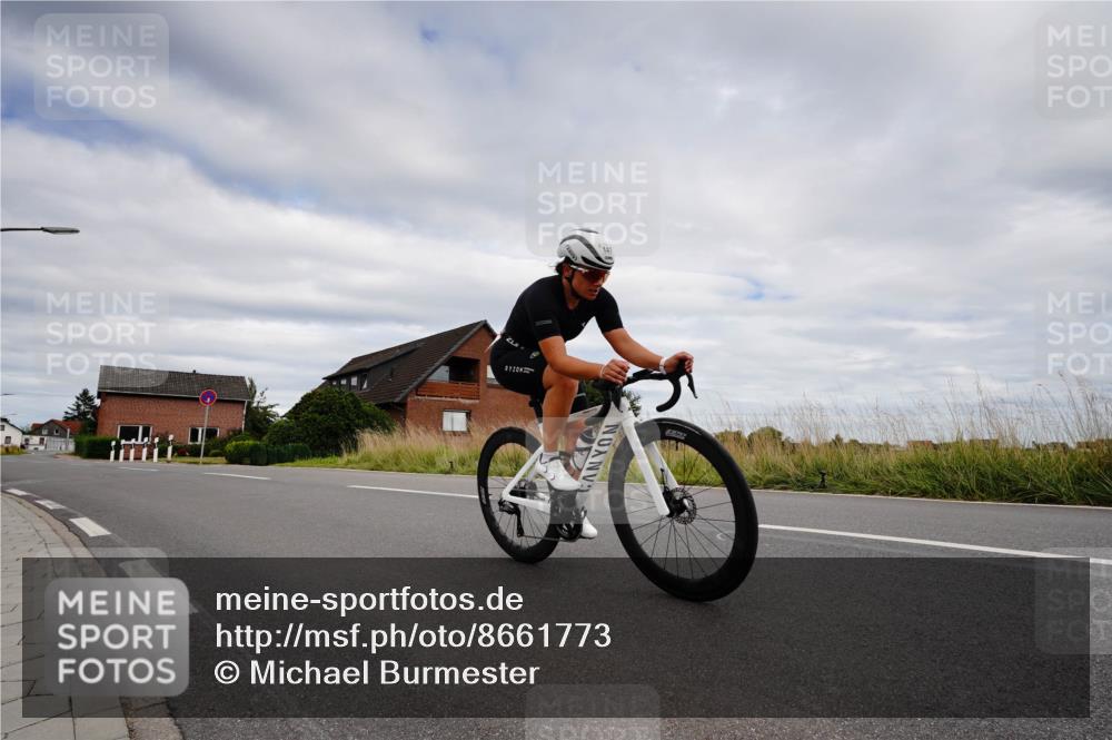 31.08.2025 - Elbe Triathlon Hamburg Michael Burmester http://msf.ph/oto/8661773 31.08.2025 16:19:21 Radfahren  meine-sportfotos.de