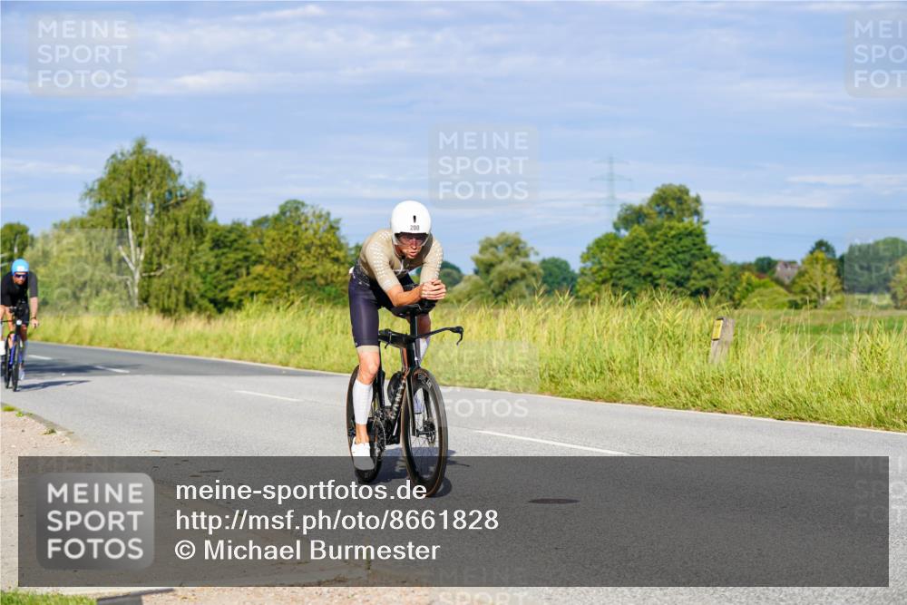 31.08.2025 - Elbe Triathlon Hamburg Michael Burmester http://msf.ph/oto/8661828 31.08.2025 09:03:53 Radfahren 200, 232, 238, 535 meine-sportfotos.de