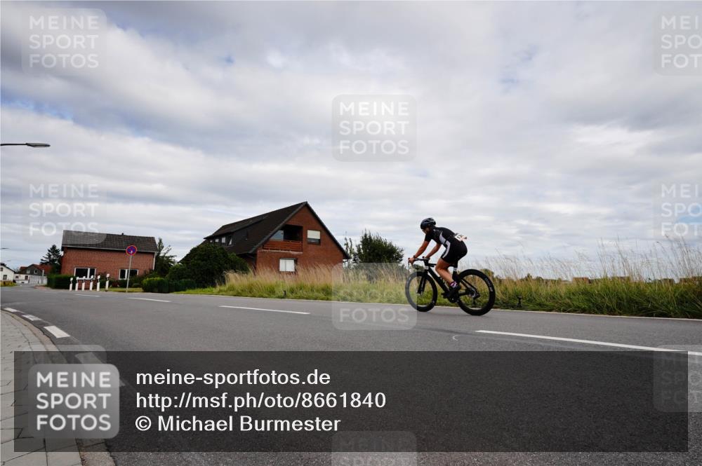 31.08.2025 - Elbe Triathlon Hamburg Michael Burmester http://msf.ph/oto/8661840 31.08.2025 16:22:32 Radfahren  meine-sportfotos.de