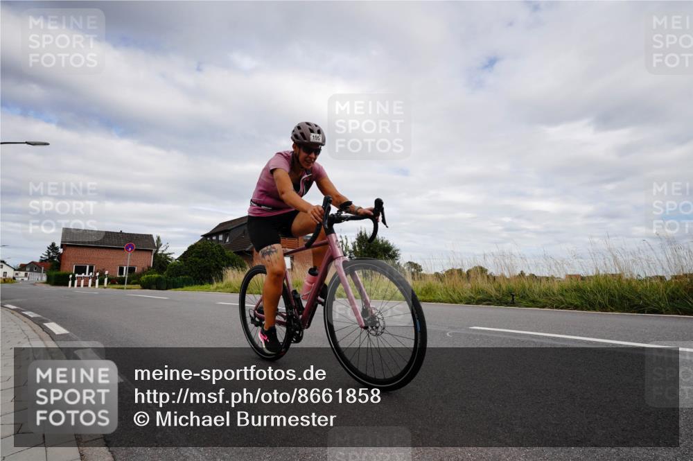 31.08.2025 - Elbe Triathlon Hamburg Michael Burmester http://msf.ph/oto/8661858 31.08.2025 16:23:31 Radfahren  meine-sportfotos.de