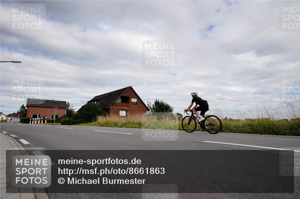 31.08.2025 - Elbe Triathlon Hamburg Michael Burmester http://msf.ph/oto/8661863 31.08.2025 16:23:40 Radfahren  meine-sportfotos.de