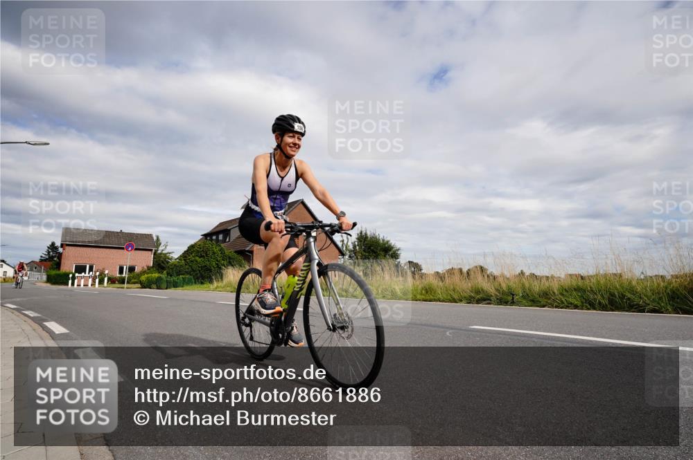 31.08.2025 - Elbe Triathlon Hamburg Michael Burmester http://msf.ph/oto/8661886 31.08.2025 16:25:17 Radfahren  meine-sportfotos.de