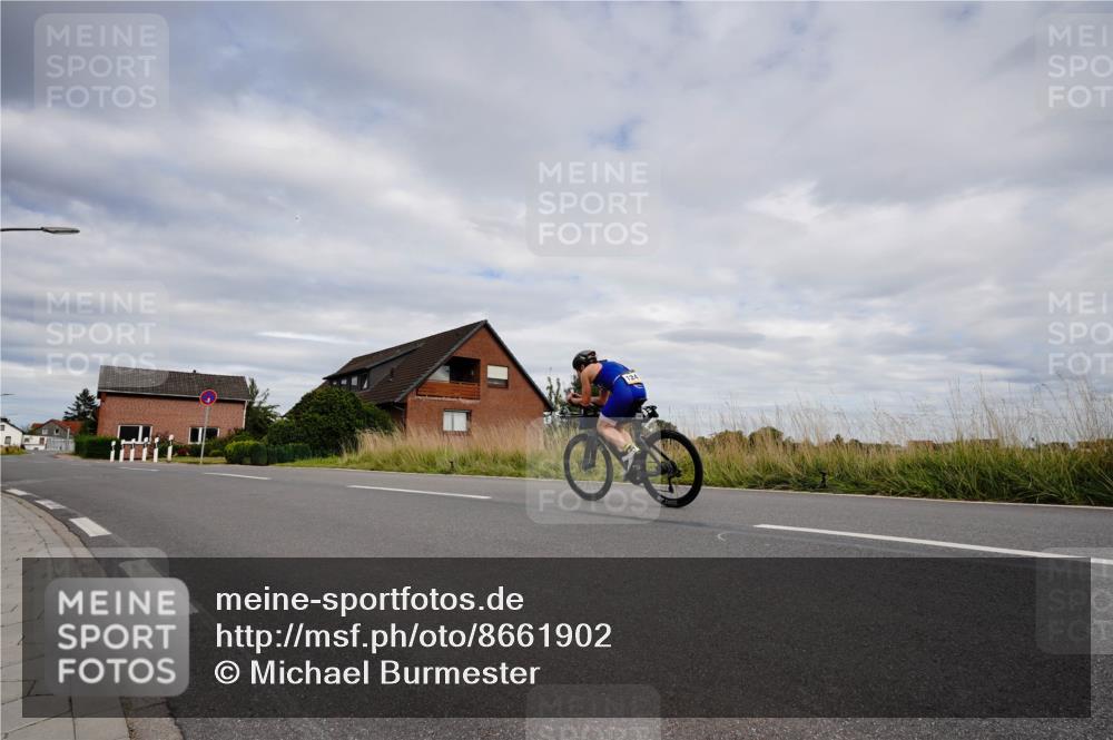 31.08.2025 - Elbe Triathlon Hamburg Michael Burmester http://msf.ph/oto/8661902 31.08.2025 16:27:15 Radfahren  meine-sportfotos.de