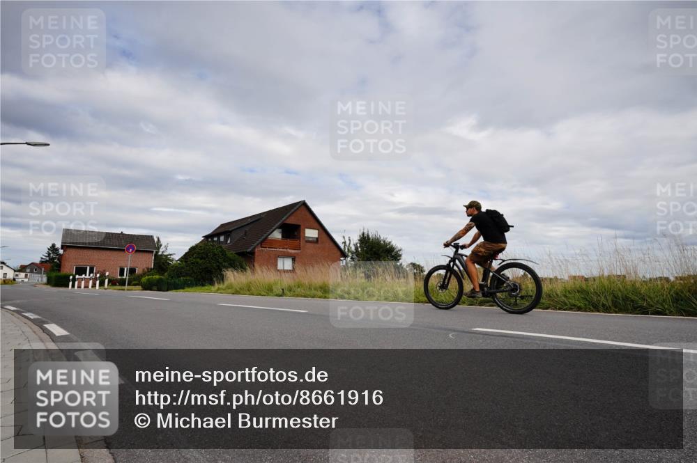 31.08.2025 - Elbe Triathlon Hamburg Michael Burmester http://msf.ph/oto/8661916 31.08.2025 16:28:30 Radfahren  meine-sportfotos.de