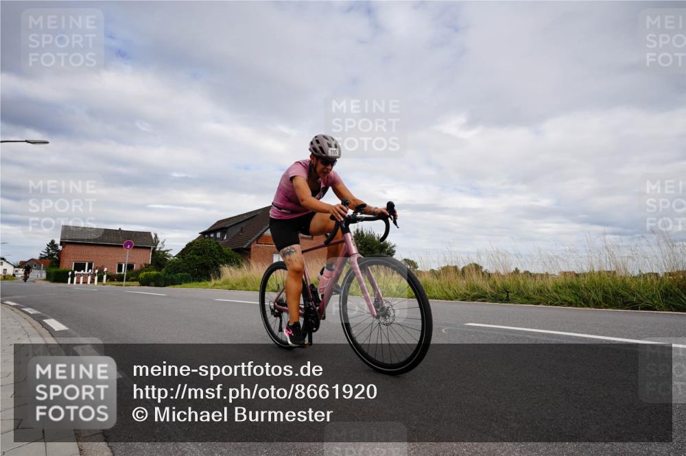 31.08.2025 - Elbe Triathlon Hamburg Michael Burmester http://msf.ph/oto/8661920 31.08.2025 16:28:37 Radfahren  meine-sportfotos.de