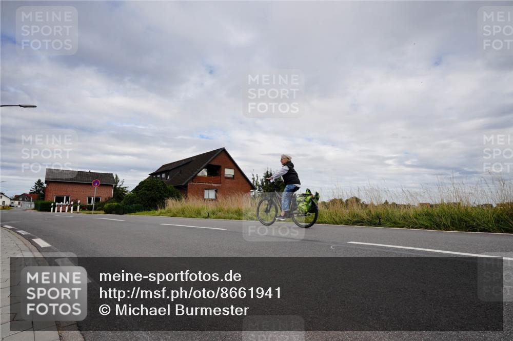31.08.2025 - Elbe Triathlon Hamburg Michael Burmester http://msf.ph/oto/8661941 31.08.2025 16:31:46 Radfahren  meine-sportfotos.de