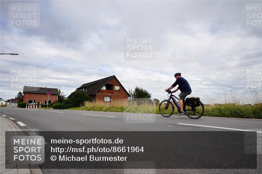 31.08.2025 - Elbe Triathlon Hamburg Michael Burmester http://msf.ph/oto/8661964 31.08.2025 16:32:45 Radfahren  meine-sportfotos.de