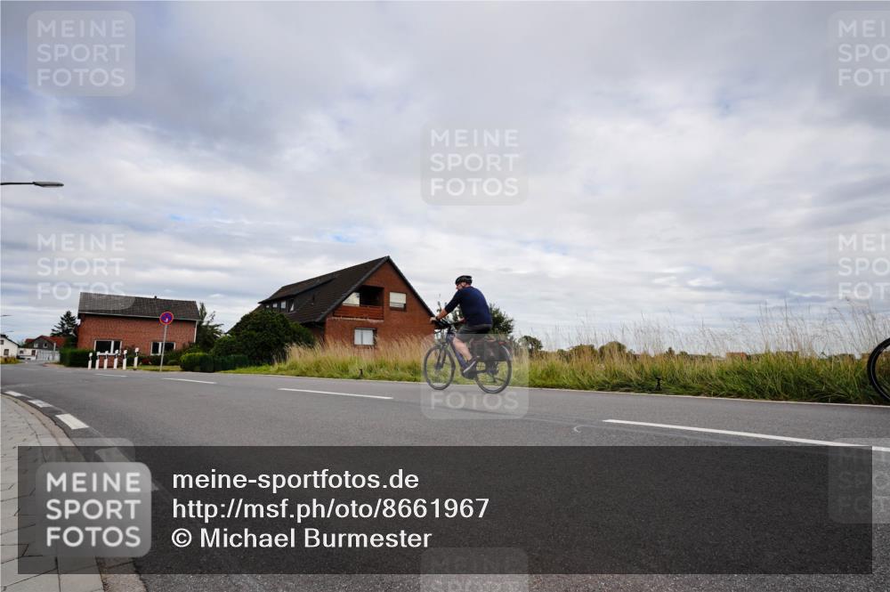31.08.2025 - Elbe Triathlon Hamburg Michael Burmester http://msf.ph/oto/8661967 31.08.2025 16:32:45 Radfahren  meine-sportfotos.de