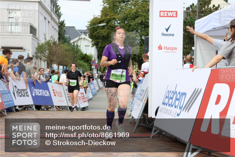 31.08.2025 - 21. Blankeneser Heldenlauf Strokosch-Dieckow http://msf.ph/oto/8661969 31.08.2025 11:23:04 Ziel 3213, 3114 meine-sportfotos.de