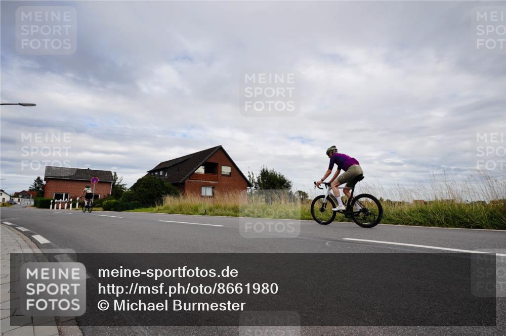 31.08.2025 - Elbe Triathlon Hamburg Michael Burmester http://msf.ph/oto/8661980 31.08.2025 16:33:49 Radfahren  meine-sportfotos.de