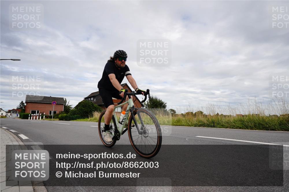 31.08.2025 - Elbe Triathlon Hamburg Michael Burmester http://msf.ph/oto/8662003 31.08.2025 16:37:28 Radfahren  meine-sportfotos.de