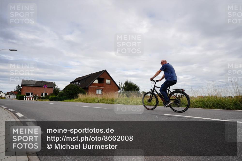 31.08.2025 - Elbe Triathlon Hamburg Michael Burmester http://msf.ph/oto/8662008 31.08.2025 16:37:49 Radfahren  meine-sportfotos.de