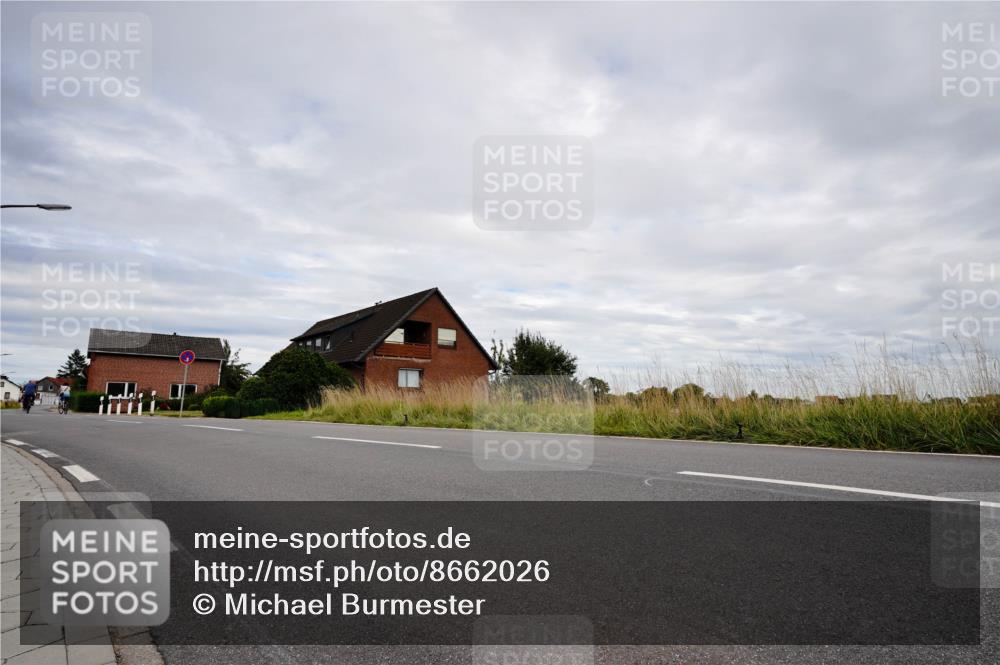 31.08.2025 - Elbe Triathlon Hamburg Michael Burmester http://msf.ph/oto/8662026 31.08.2025 16:38:01 Radfahren  meine-sportfotos.de