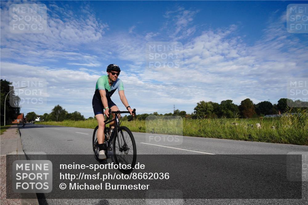 31.08.2025 - Elbe Triathlon Hamburg Michael Burmester http://msf.ph/oto/8662036 31.08.2025 09:13:54 Radfahren 221, 414, 490, 533, 551 meine-sportfotos.de