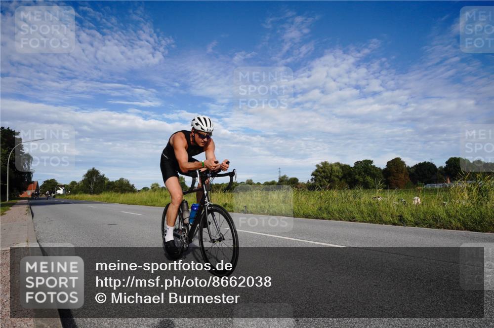 31.08.2025 - Elbe Triathlon Hamburg Michael Burmester http://msf.ph/oto/8662038 31.08.2025 09:13:57 Radfahren 221, 282, 414, 533, 551 meine-sportfotos.de