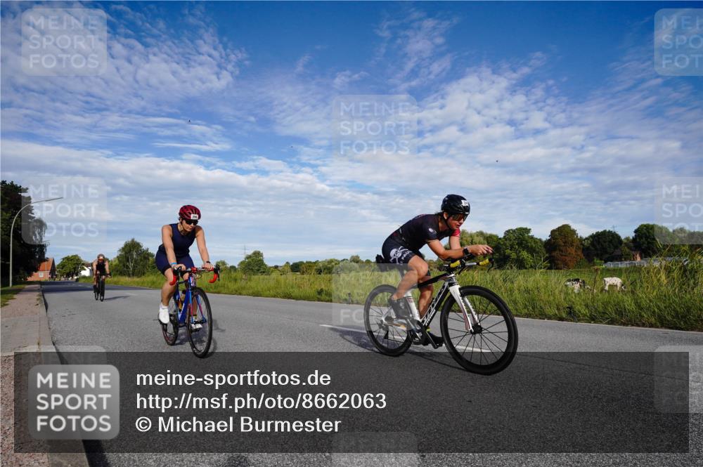 31.08.2025 - Elbe Triathlon Hamburg Michael Burmester http://msf.ph/oto/8662063 31.08.2025 09:14:19 Radfahren 216, 249, 256, 357, 496 meine-sportfotos.de