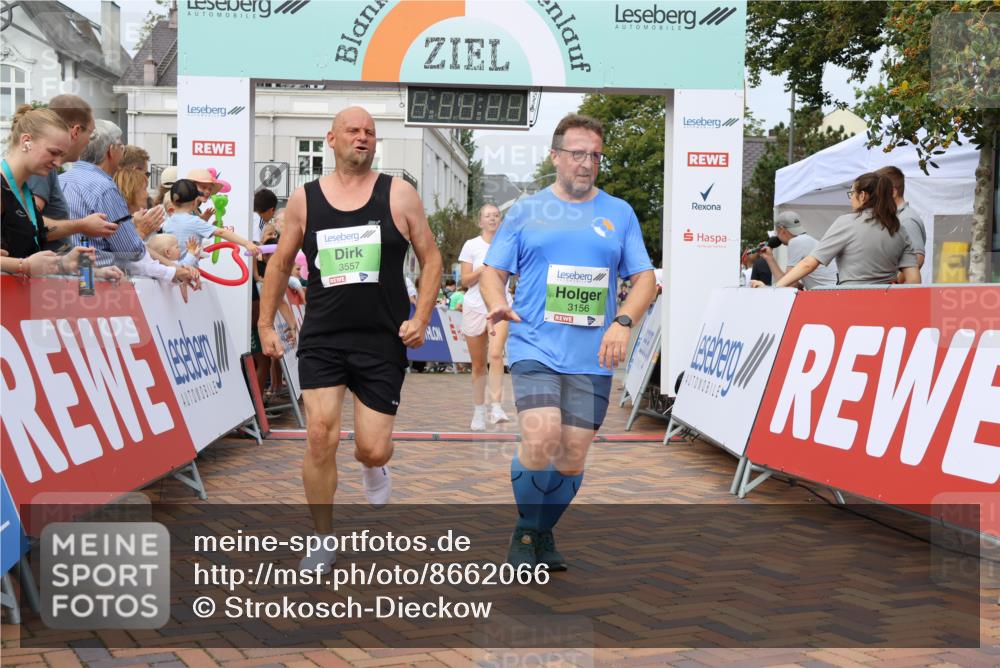 31.08.2025 - 21. Blankeneser Heldenlauf Strokosch-Dieckow http://msf.ph/oto/8662066 31.08.2025 11:22:52 Ziel 3156, 3557, 3555 meine-sportfotos.de