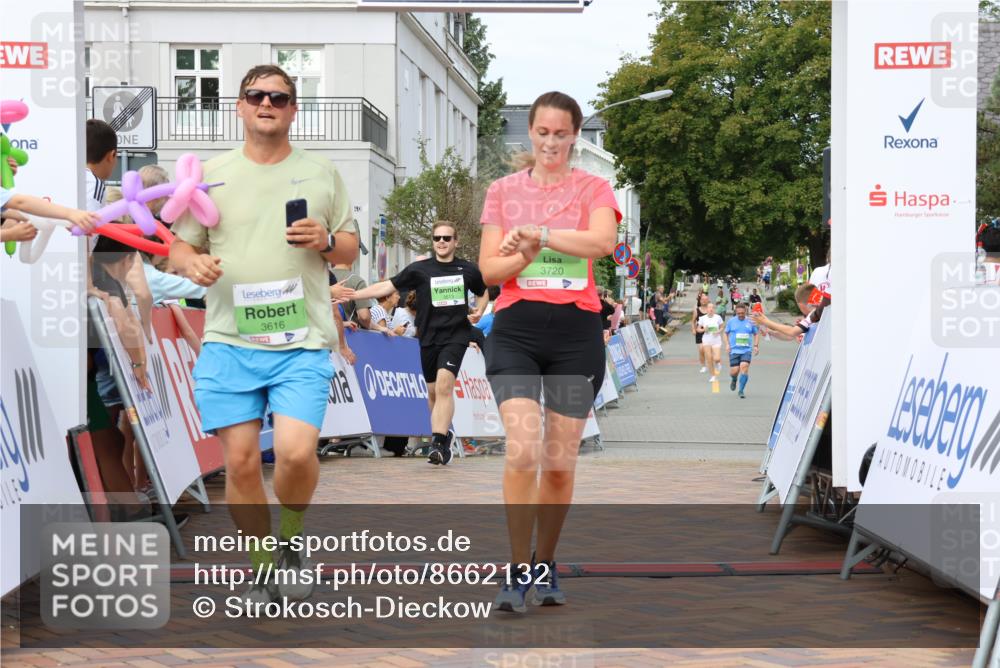 31.08.2025 - 21. Blankeneser Heldenlauf Strokosch-Dieckow http://msf.ph/oto/8662132 31.08.2025 11:22:40 Ziel 3613, 3616, 3720 meine-sportfotos.de