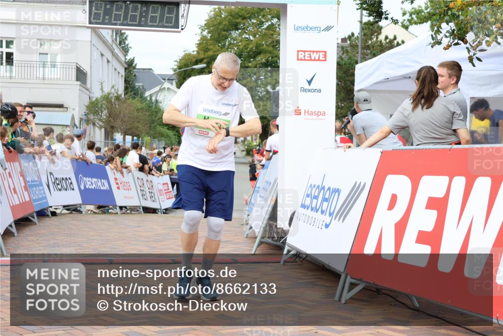 31.08.2025 - 21. Blankeneser Heldenlauf Strokosch-Dieckow http://msf.ph/oto/8662133 31.08.2025 11:24:49 Ziel 3642, 3640 meine-sportfotos.de