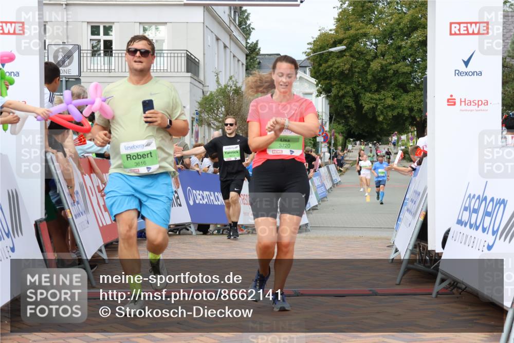 31.08.2025 - 21. Blankeneser Heldenlauf Strokosch-Dieckow http://msf.ph/oto/8662141 31.08.2025 11:22:40 Ziel 3613, 3616, 3720 meine-sportfotos.de