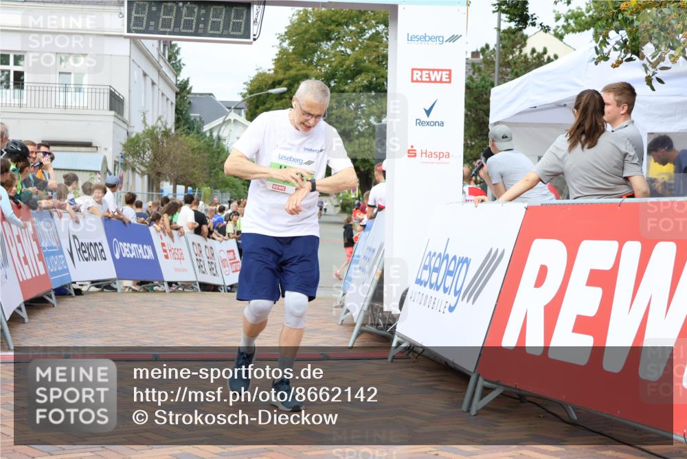 31.08.2025 - 21. Blankeneser Heldenlauf Strokosch-Dieckow http://msf.ph/oto/8662142 31.08.2025 11:24:49 Ziel 3642, 3640 meine-sportfotos.de