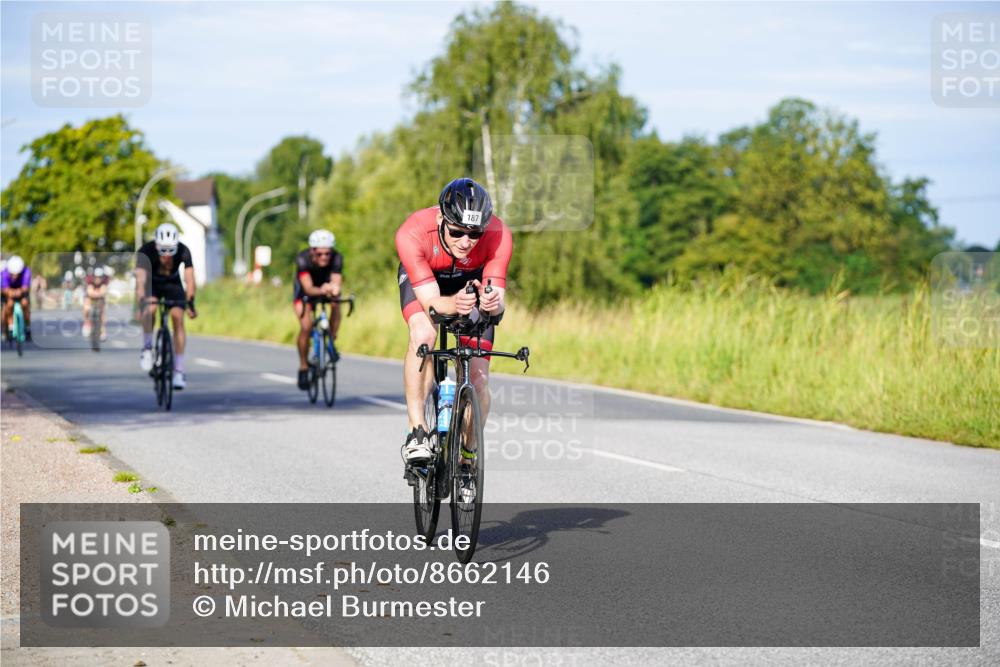 31.08.2025 - Elbe Triathlon Hamburg Michael Burmester http://msf.ph/oto/8662146 31.08.2025 09:07:51 Radfahren 182, 187, 257, 375, 412, 458, 479, 492, 516, 545 meine-sportfotos.de