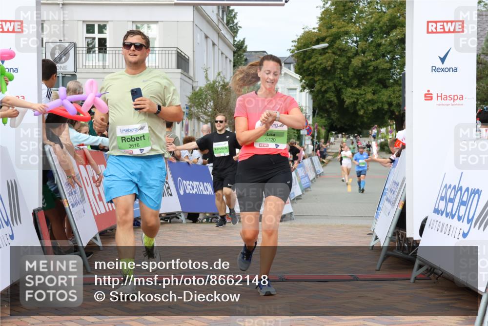 31.08.2025 - 21. Blankeneser Heldenlauf Strokosch-Dieckow http://msf.ph/oto/8662148 31.08.2025 11:22:40 Ziel 3613, 3616, 3720 meine-sportfotos.de