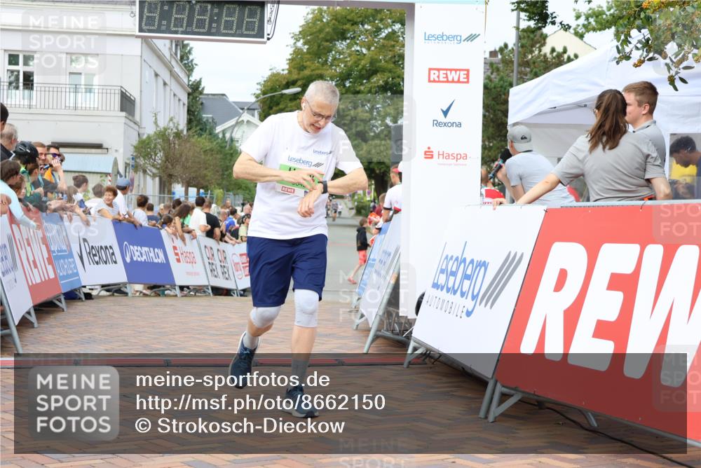 31.08.2025 - 21. Blankeneser Heldenlauf Strokosch-Dieckow http://msf.ph/oto/8662150 31.08.2025 11:24:49 Ziel 3642, 3640 meine-sportfotos.de