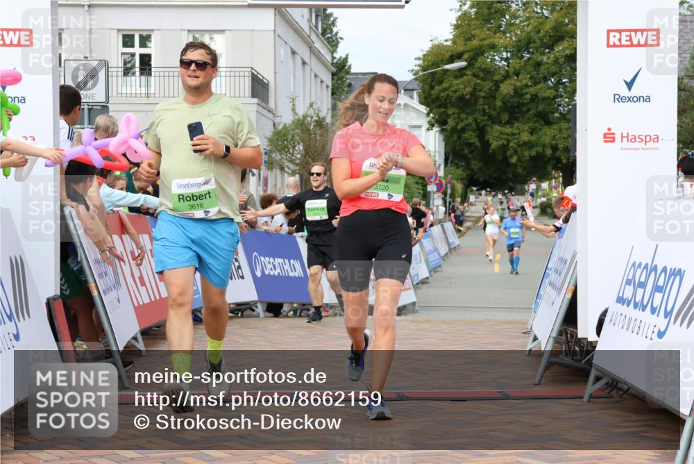 31.08.2025 - 21. Blankeneser Heldenlauf Strokosch-Dieckow http://msf.ph/oto/8662159 31.08.2025 11:22:40 Ziel 3613, 3616, 3720 meine-sportfotos.de