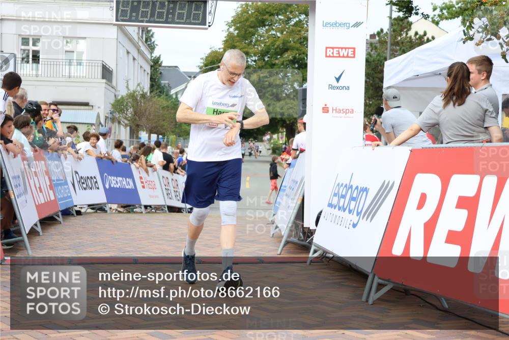 31.08.2025 - 21. Blankeneser Heldenlauf Strokosch-Dieckow http://msf.ph/oto/8662166 31.08.2025 11:24:49 Ziel 3642, 3640 meine-sportfotos.de
