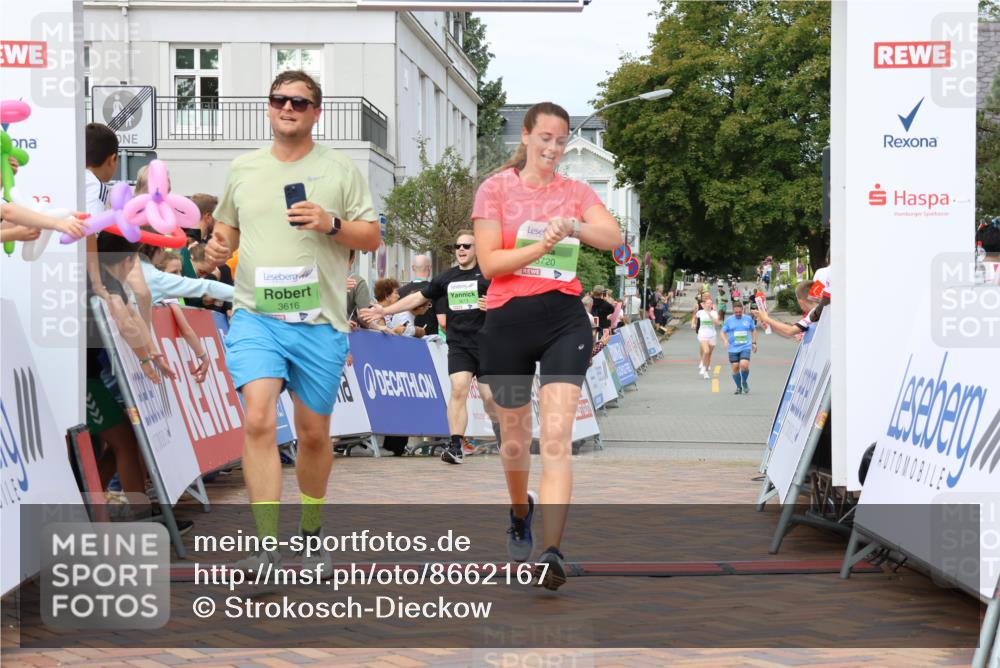 31.08.2025 - 21. Blankeneser Heldenlauf Strokosch-Dieckow http://msf.ph/oto/8662167 31.08.2025 11:22:40 Ziel 3613, 3616, 3720 meine-sportfotos.de