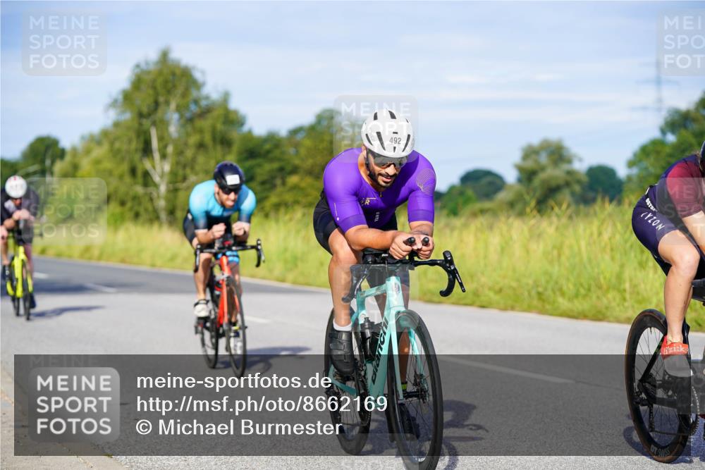 31.08.2025 - Elbe Triathlon Hamburg Michael Burmester http://msf.ph/oto/8662169 31.08.2025 09:07:56 Radfahren 182, 229, 257, 344, 375, 479, 492, 516, 532, 545 meine-sportfotos.de