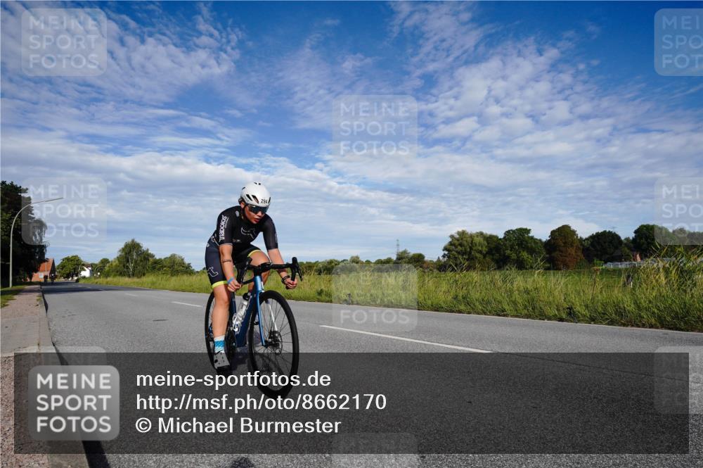 31.08.2025 - Elbe Triathlon Hamburg Michael Burmester http://msf.ph/oto/8662170 31.08.2025 09:16:35 Radfahren 253, 294 meine-sportfotos.de