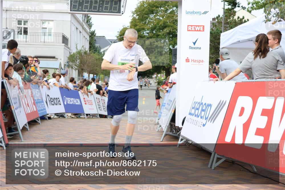 31.08.2025 - 21. Blankeneser Heldenlauf Strokosch-Dieckow http://msf.ph/oto/8662175 31.08.2025 11:24:49 Ziel 3642, 3640 meine-sportfotos.de