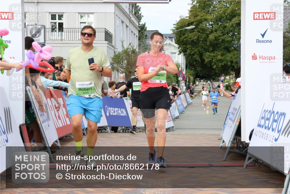 31.08.2025 - 21. Blankeneser Heldenlauf Strokosch-Dieckow http://msf.ph/oto/8662178 31.08.2025 11:22:40 Ziel 3613, 3616, 3720 meine-sportfotos.de