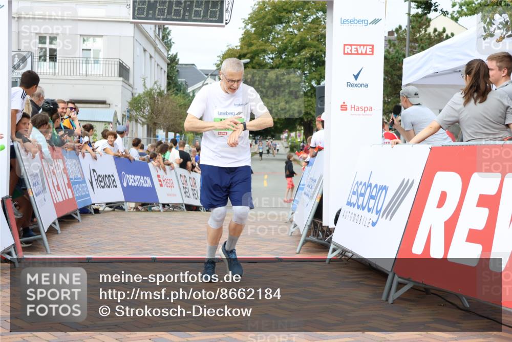 31.08.2025 - 21. Blankeneser Heldenlauf Strokosch-Dieckow http://msf.ph/oto/8662184 31.08.2025 11:24:49 Ziel 3642, 3640 meine-sportfotos.de
